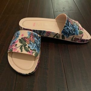 Size 7 slides